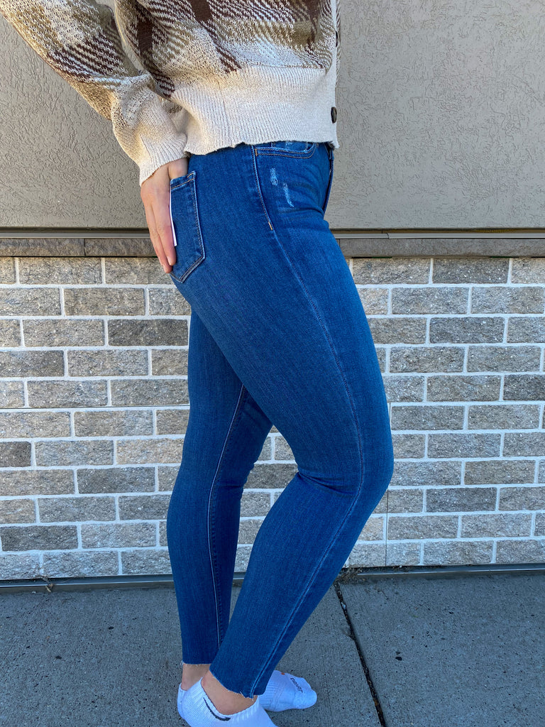 Hendrix - Skinny Jeans with Subtle Distressing